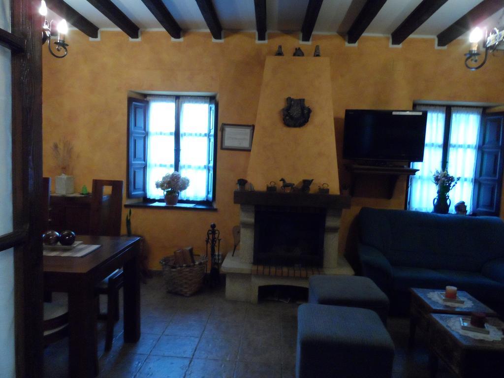 Gasthaus Casa El Campu Infiesto Exterior foto
